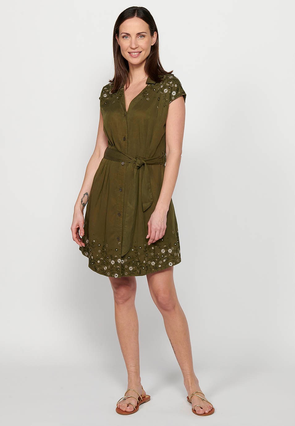 Short-sleeved midi dress with V-neckline and front button closure, fitted at the waist with embroidered details in Khaki color for Women