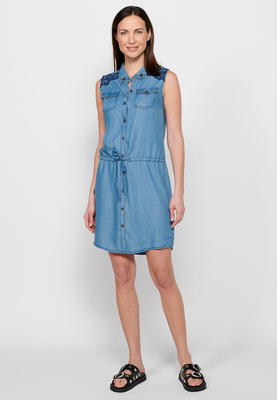 Sleeveless midi dress with front closure with buttons and embroidered details, tight at the waist in Blue for Women