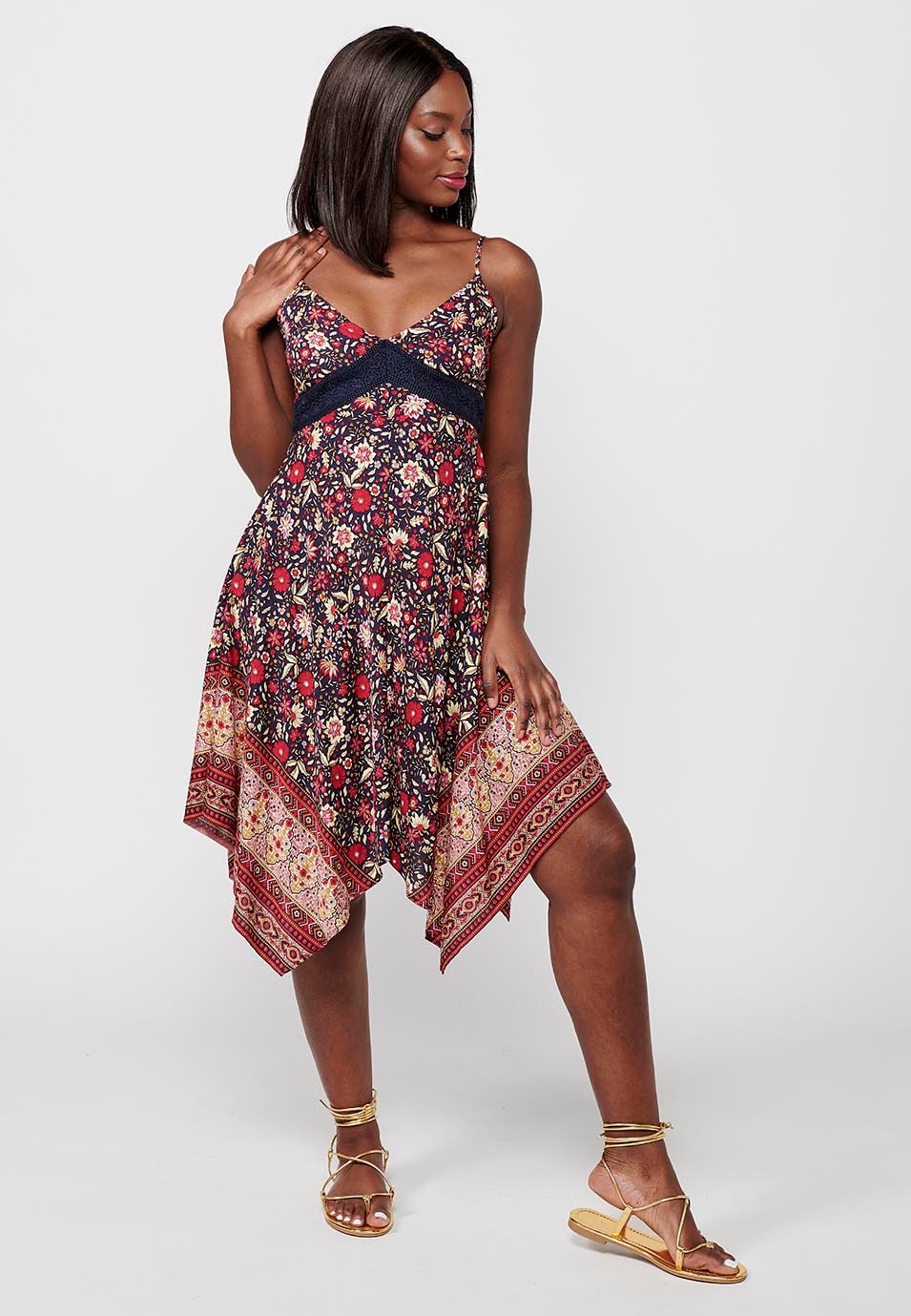 Vestido largo de tirantes, escote de pico y acabado en picos asimetricos, multicolor para mujer