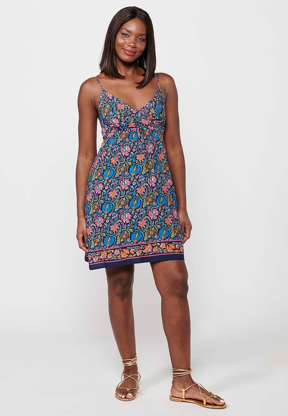 Damen-Kurzkleid mit mehrfarbigem Blumendruck, V-Ausschnitt und Trägern