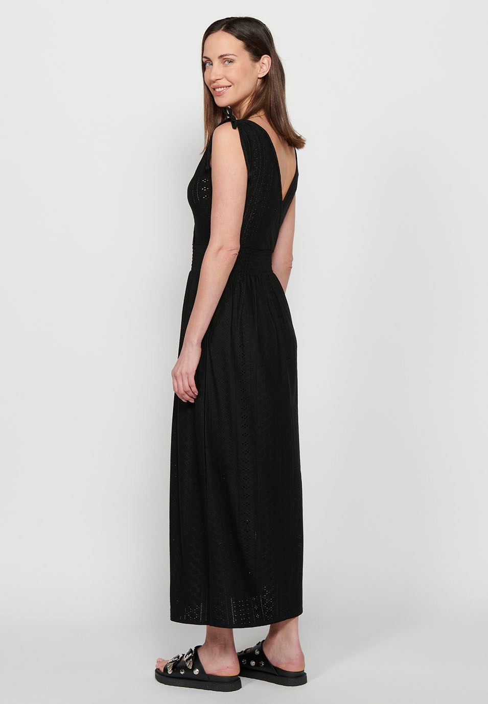 Langes Kleid mit gerafften Schulterträgern und gummierter Taille mit gekreuztem V-Ausschnitt in Schwarz für Damen 7