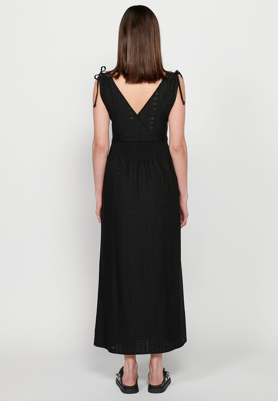 Langes Kleid mit gerafften Schulterträgern und gummierter Taille mit gekreuztem V-Ausschnitt in Schwarz für Damen 3