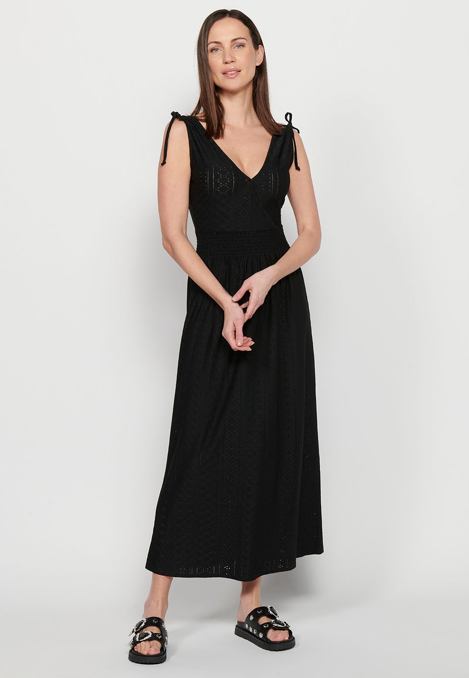 Langes Kleid mit gerafften Schulterträgern und gummierter Taille mit gekreuztem V-Ausschnitt in Schwarz für Damen 6