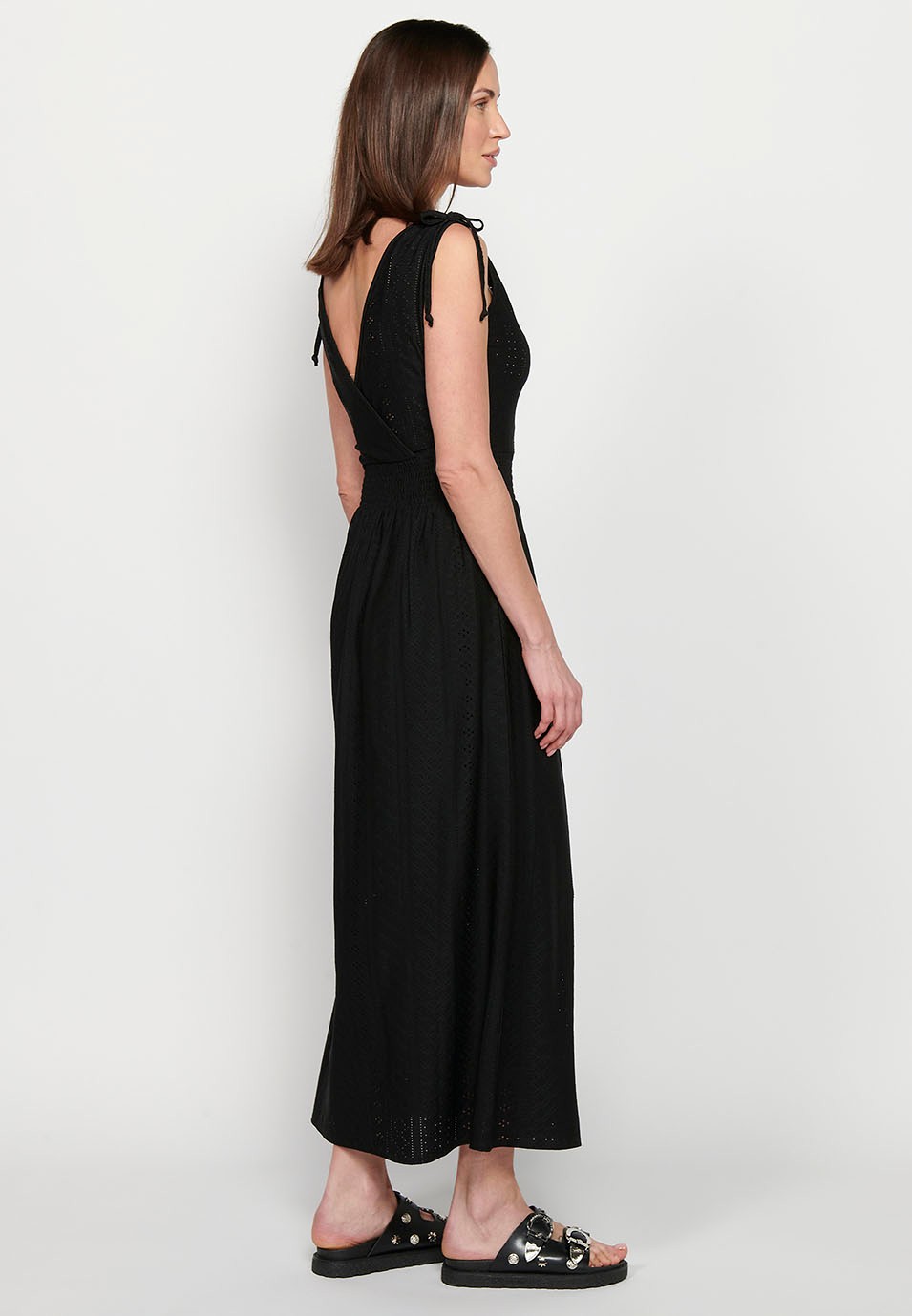 Langes Kleid mit gerafften Schulterträgern und gummierter Taille mit gekreuztem V-Ausschnitt in Schwarz für Damen 5