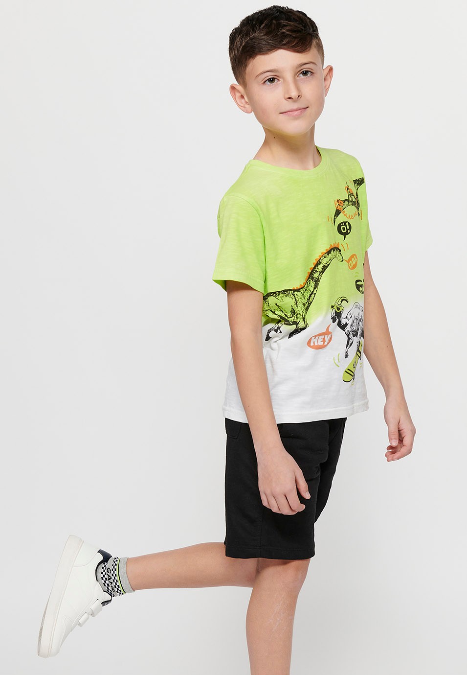 Short-sleeved Cotton T-shirt with round neck and front print in Lime color for Boys