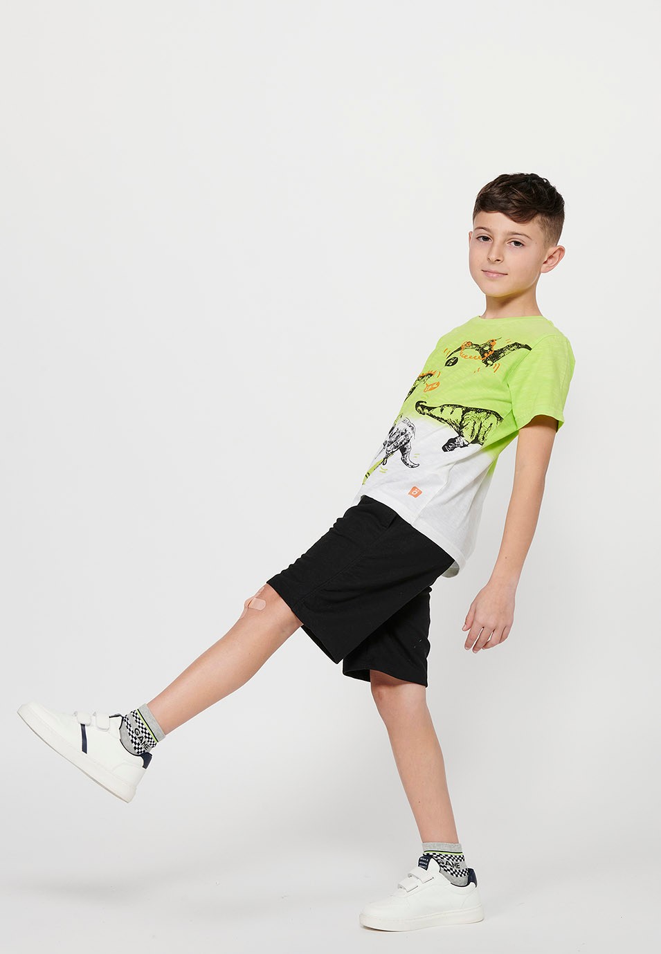 Short-sleeved Cotton T-shirt with round neck and front print in Lime color for Boys