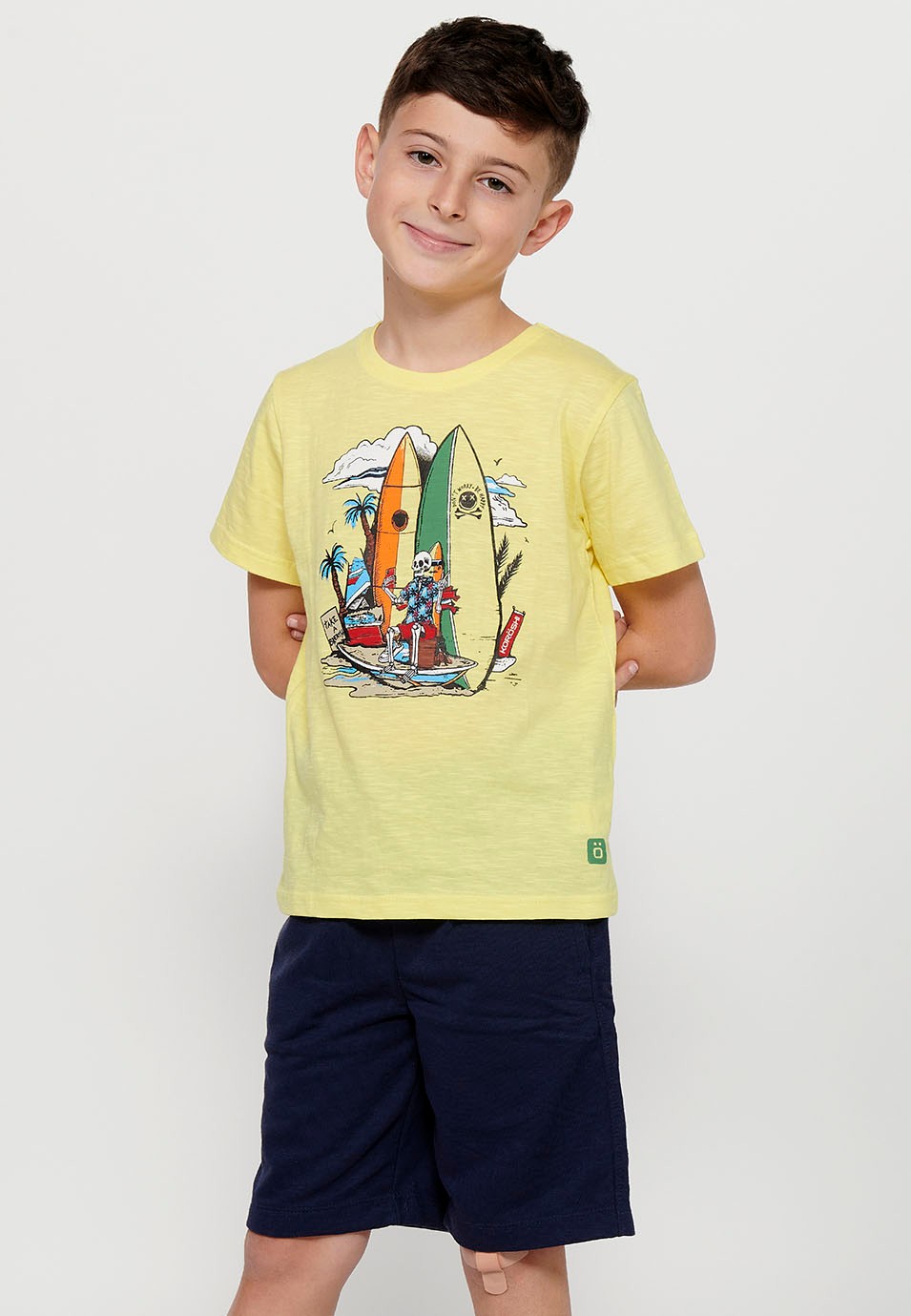 Short-sleeved cotton T-shirt with a round neckline. Yellow front print for Boys