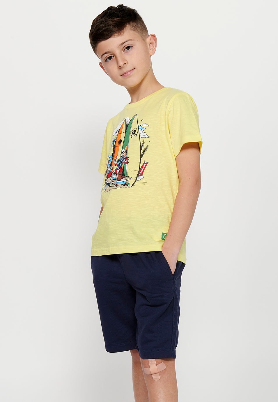 Short-sleeved cotton T-shirt with a round neckline. Yellow front print for Boys