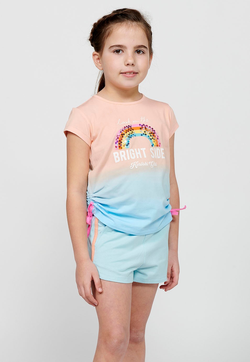 Camiseta de manga corta Top a dos colores degradados con Estampado delantero y Detalles laterales de Color Multicolor para Niña