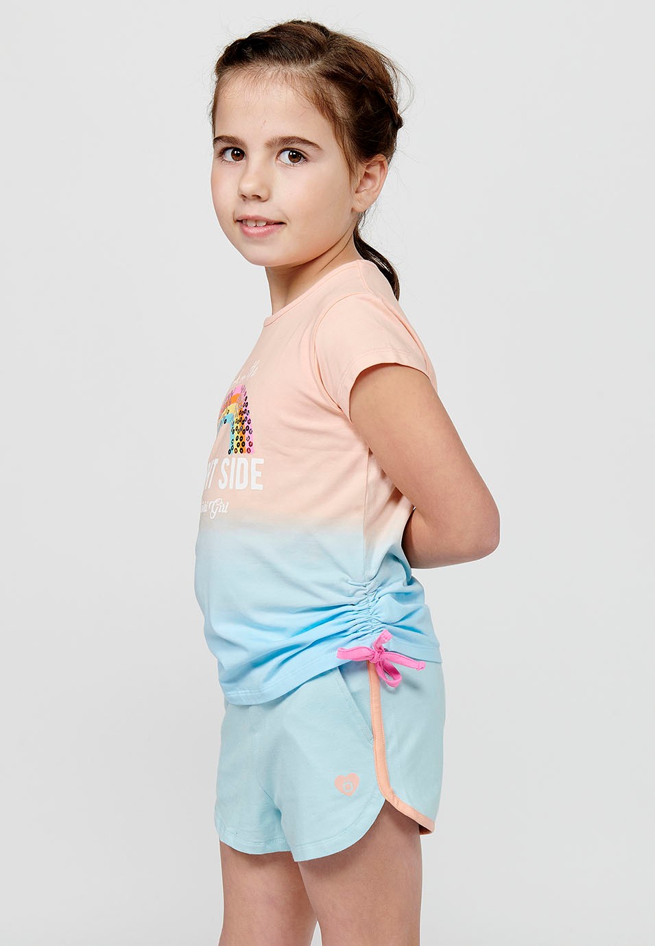 Camiseta de manga corta Top a dos colores degradados con Estampado delantero y Detalles laterales de Color Multicolor para Niña