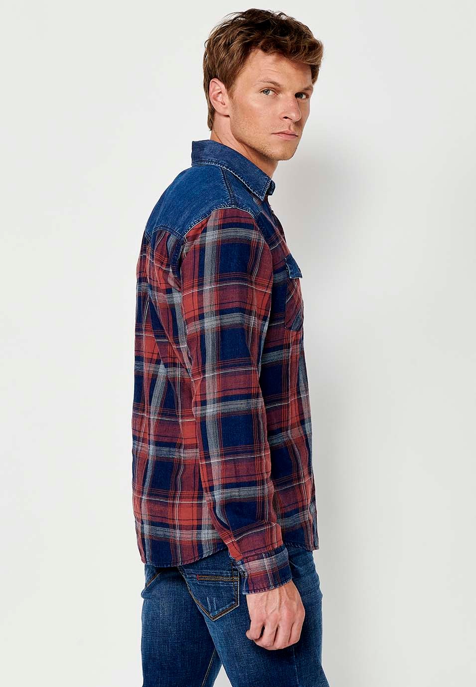 Camisa de manga larga y cierre delantero con botones y bolsillo con solapas para hombre de color rojo