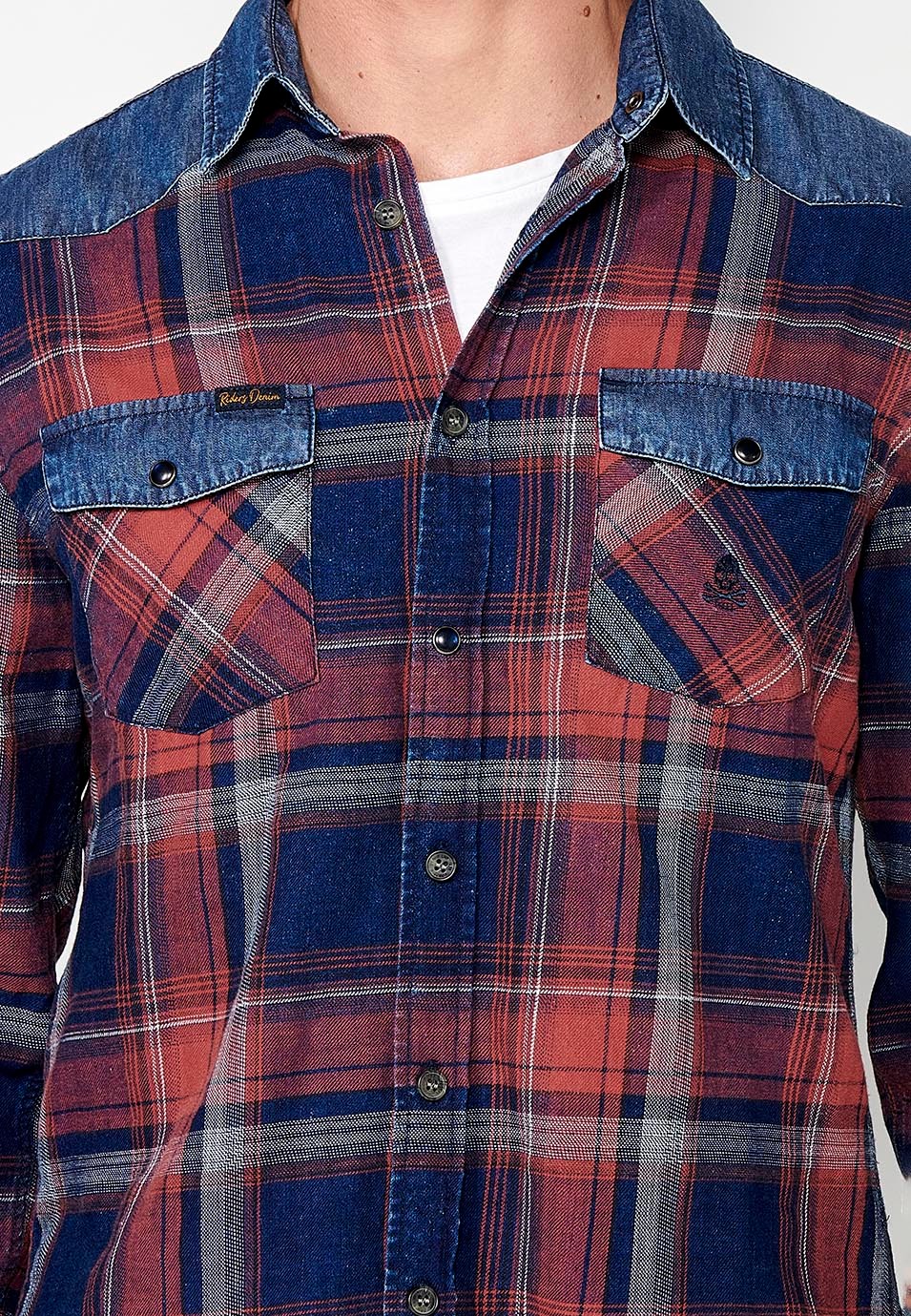 Camisa de manga larga y cierre delantero con botones y bolsillo con solapas para hombre de color rojo