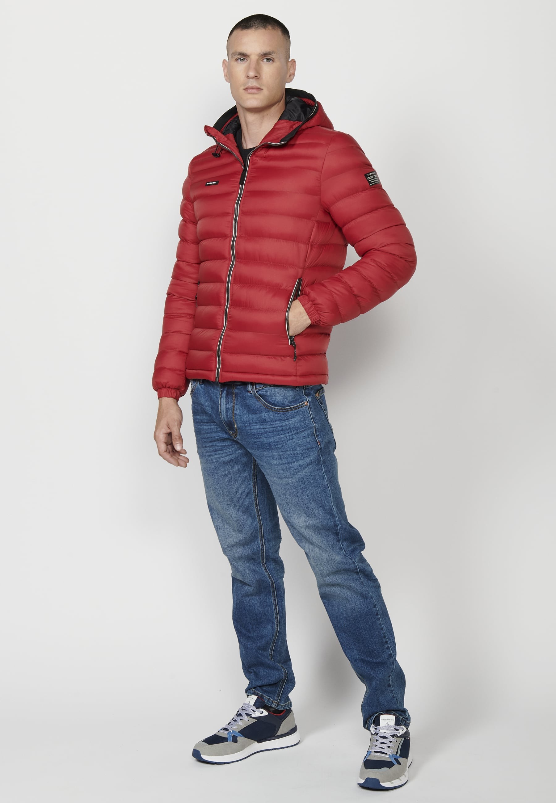 Chaqueta Cazadora acolchada con Cuello con capucha y Cierre delantero con cremallera y Bolsillos color Rojo para Hombre