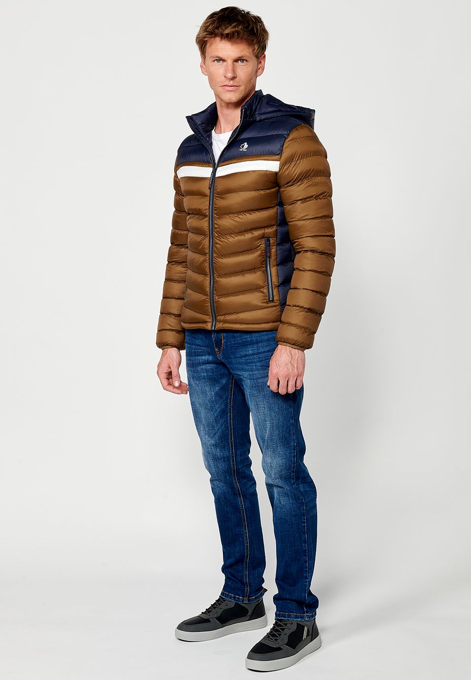 Chaqueta Cazadora acolchada con Cuello alto con capucha y Cierre delantero con cremallera color Marrón para Hombre