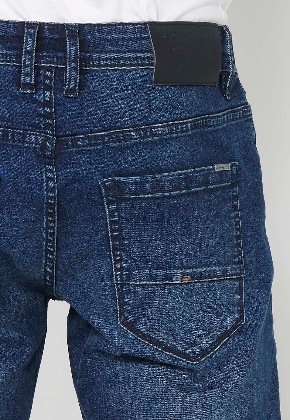 Pantalón largo denim straigth regular fit con Cierre delantero con cremallera y botón y Cinco bolsillos, uno cerillero color Azul para Hombre