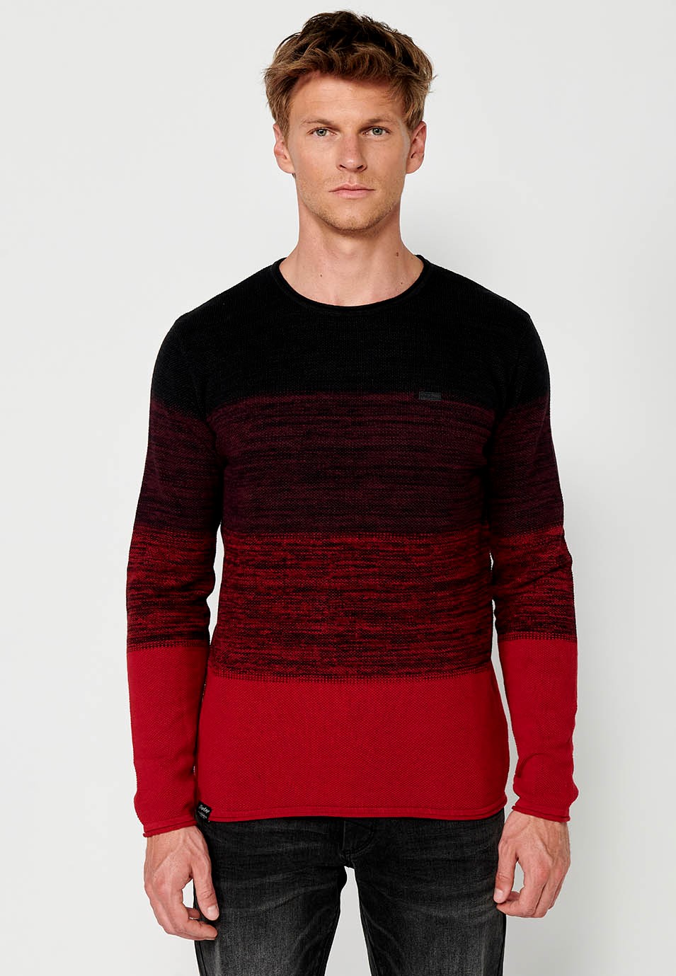 Jersey tricot con cuello redondo y color degradado en rayas anchas para hombre de color rojo