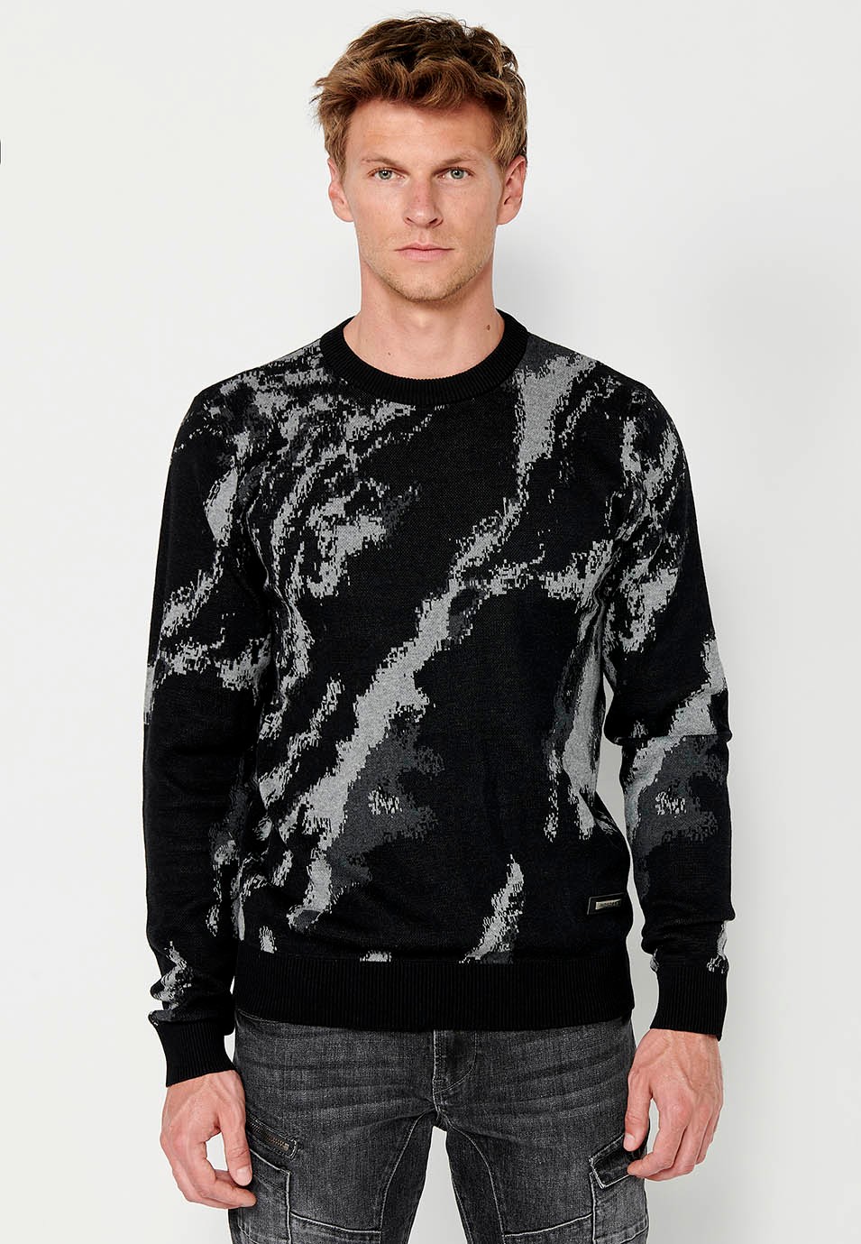 Jersey tricot en dos colores desgastados con cuello redondo para hombre de color negro