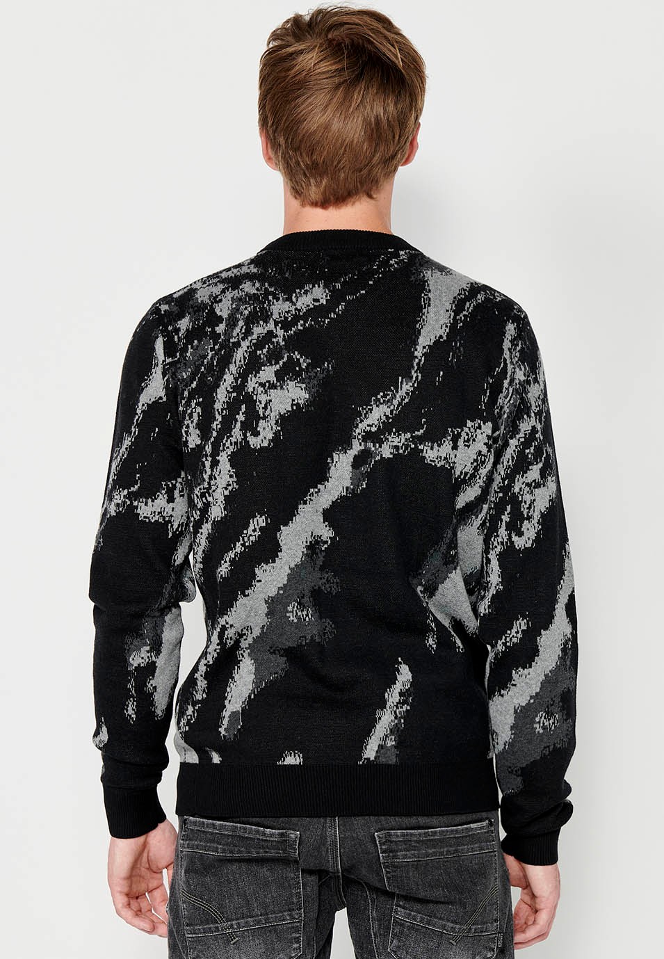 Jersey tricot en dos colores desgastados con cuello redondo para hombre de color negro 2