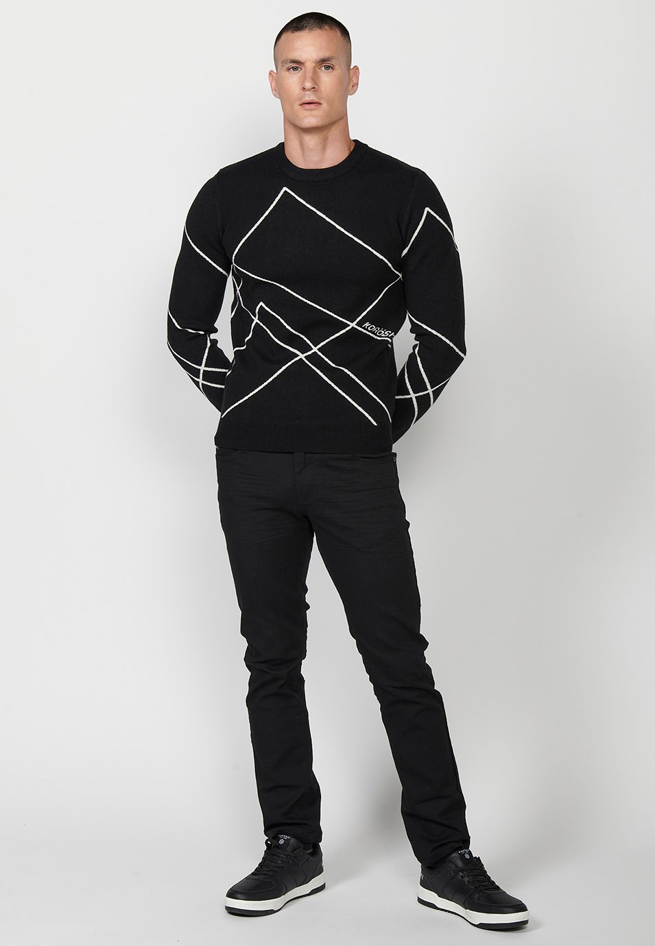 Feiner Trikotpullover mit geometrischen Figuren und Rundhalsausschnitt für Herren in Schwarz