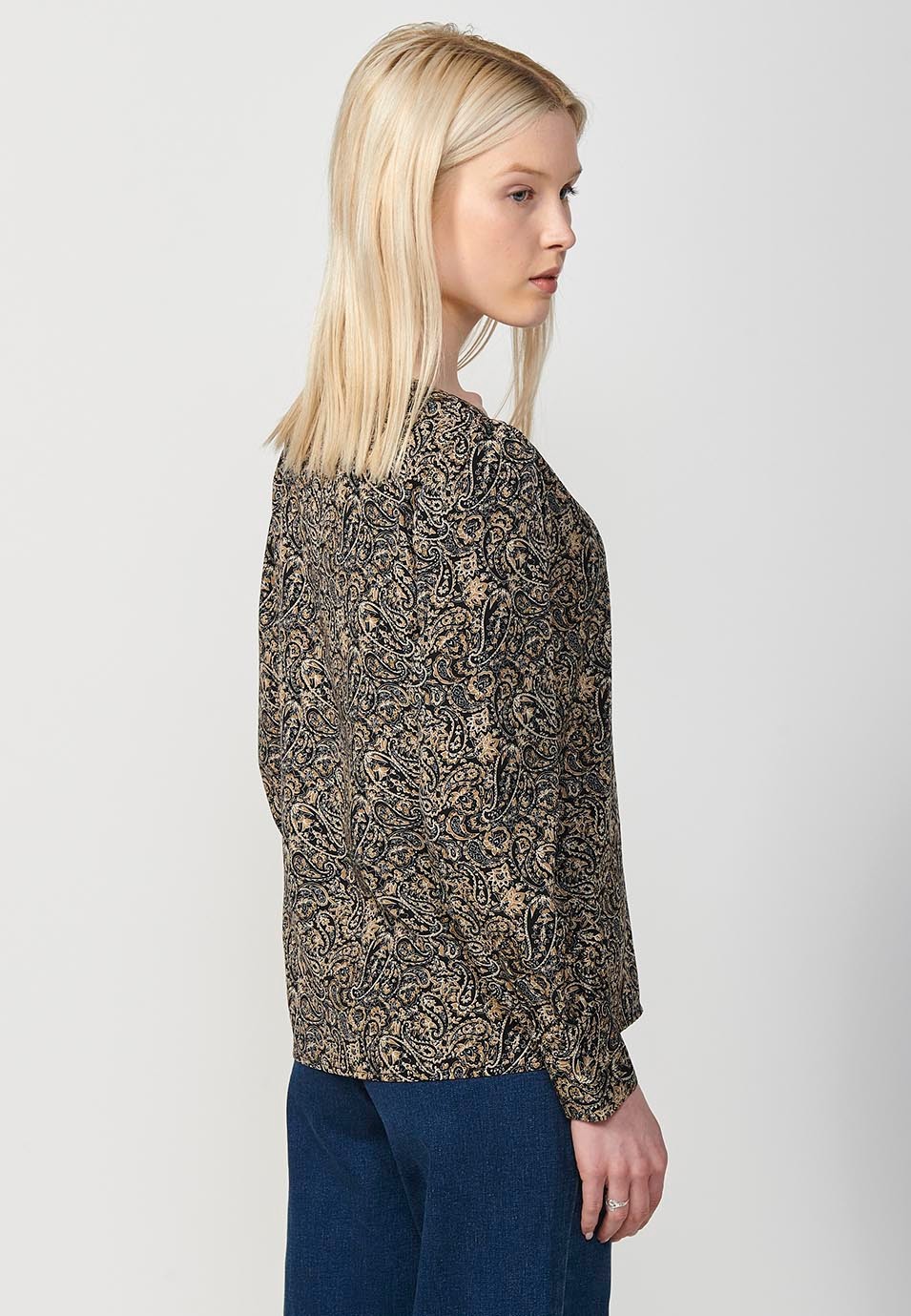 Long sleeve V-neck paisley print blouse in black for women