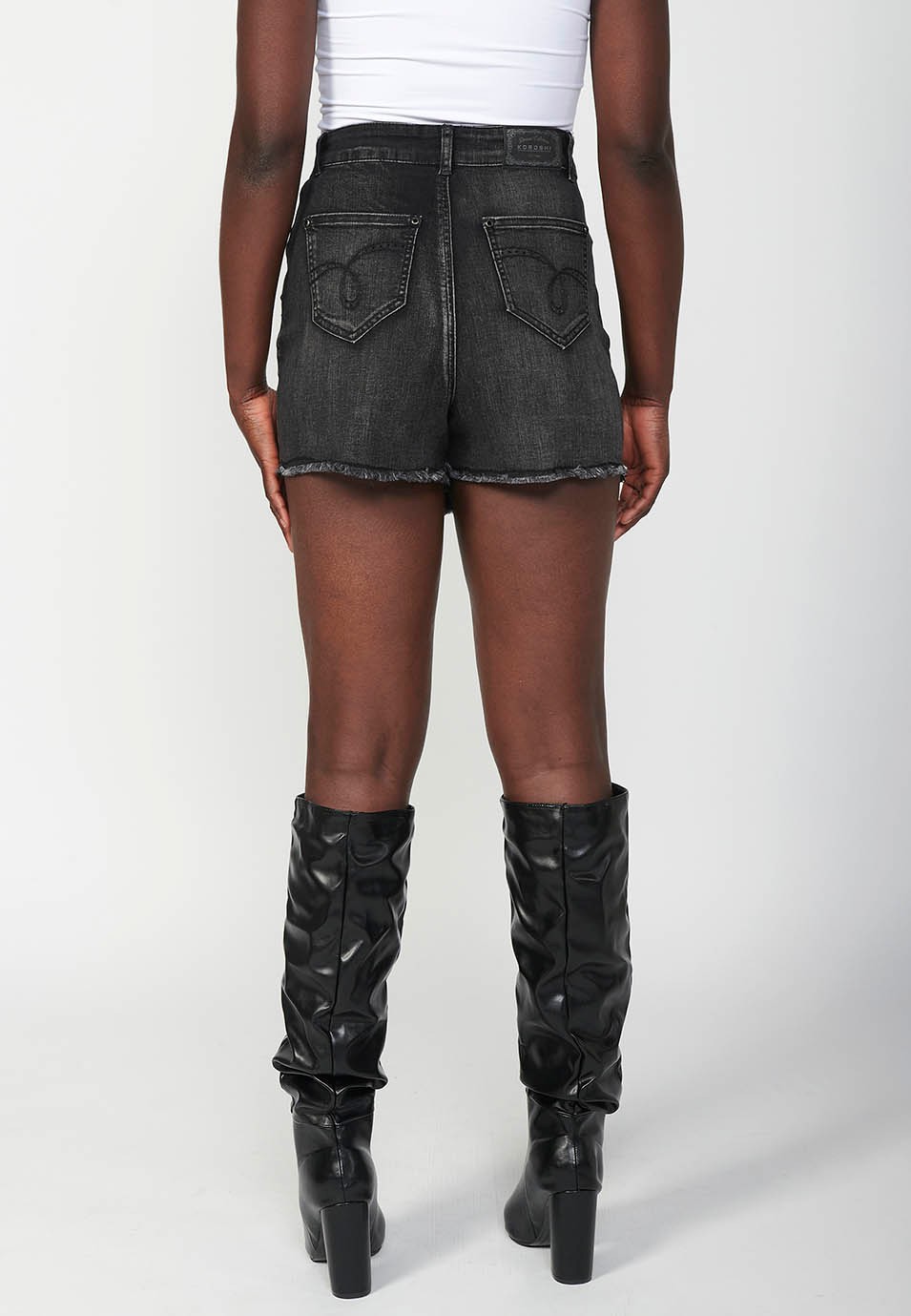 Rok-celana denim deungon detail bungong bordir dan penutup kancing ukeu untuk ureung inong