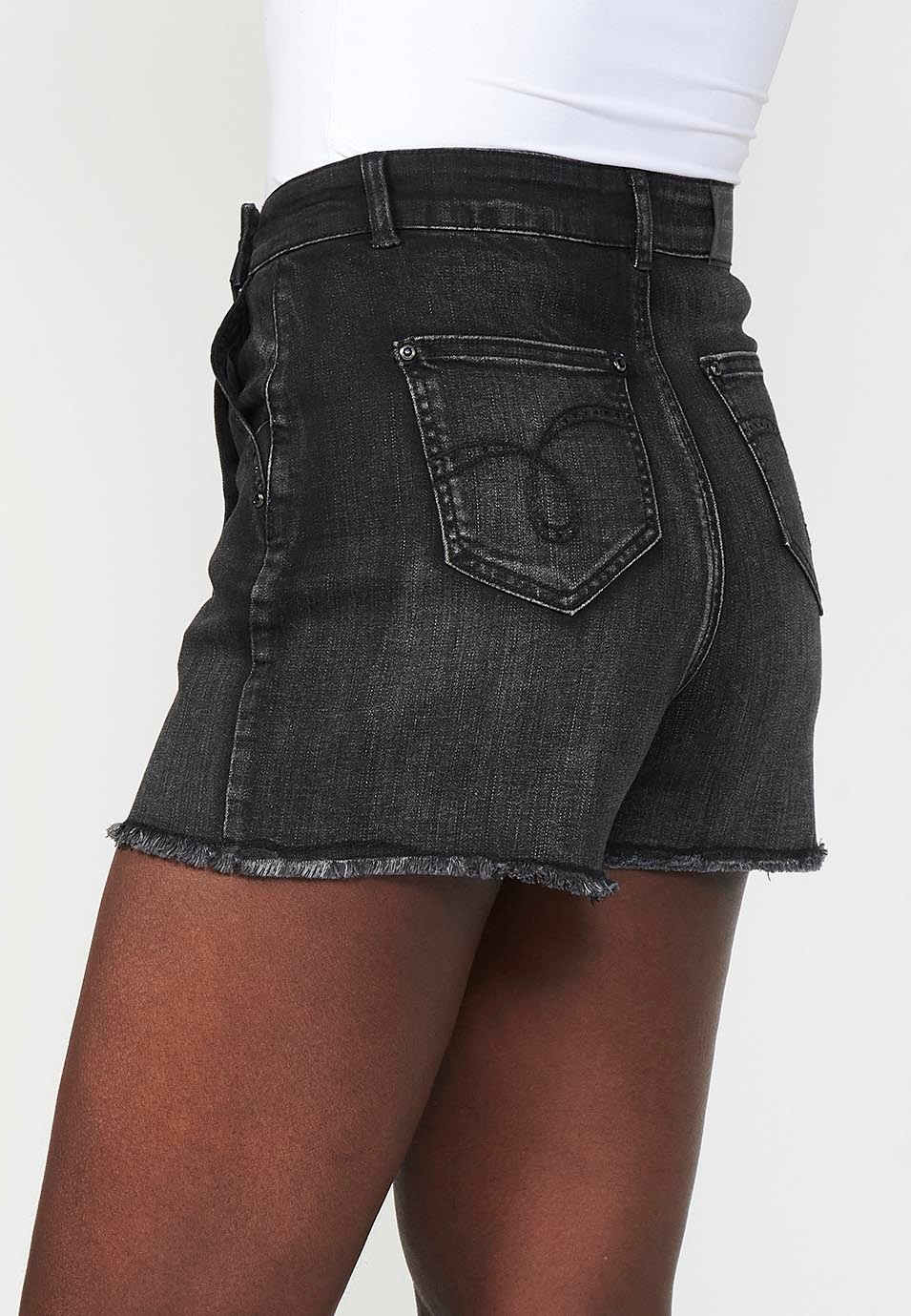 Rok-celana denim deungon detail bungong bordir dan penutup kancing ukeu untuk ureung inong