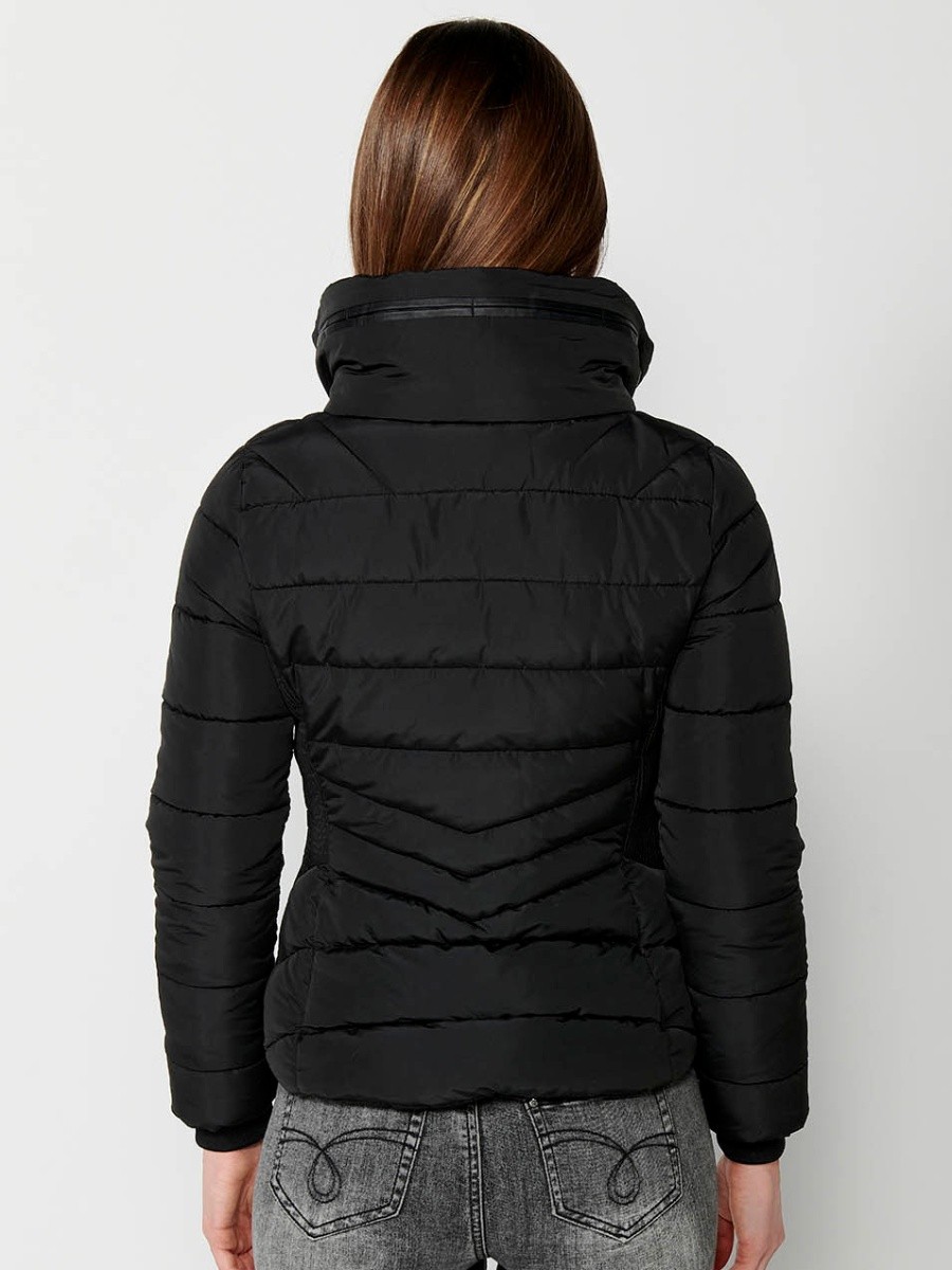 Parka acolchada corta con cuello alto y cierre delantero con cremallera y bolsillos de color negro para mujer 6