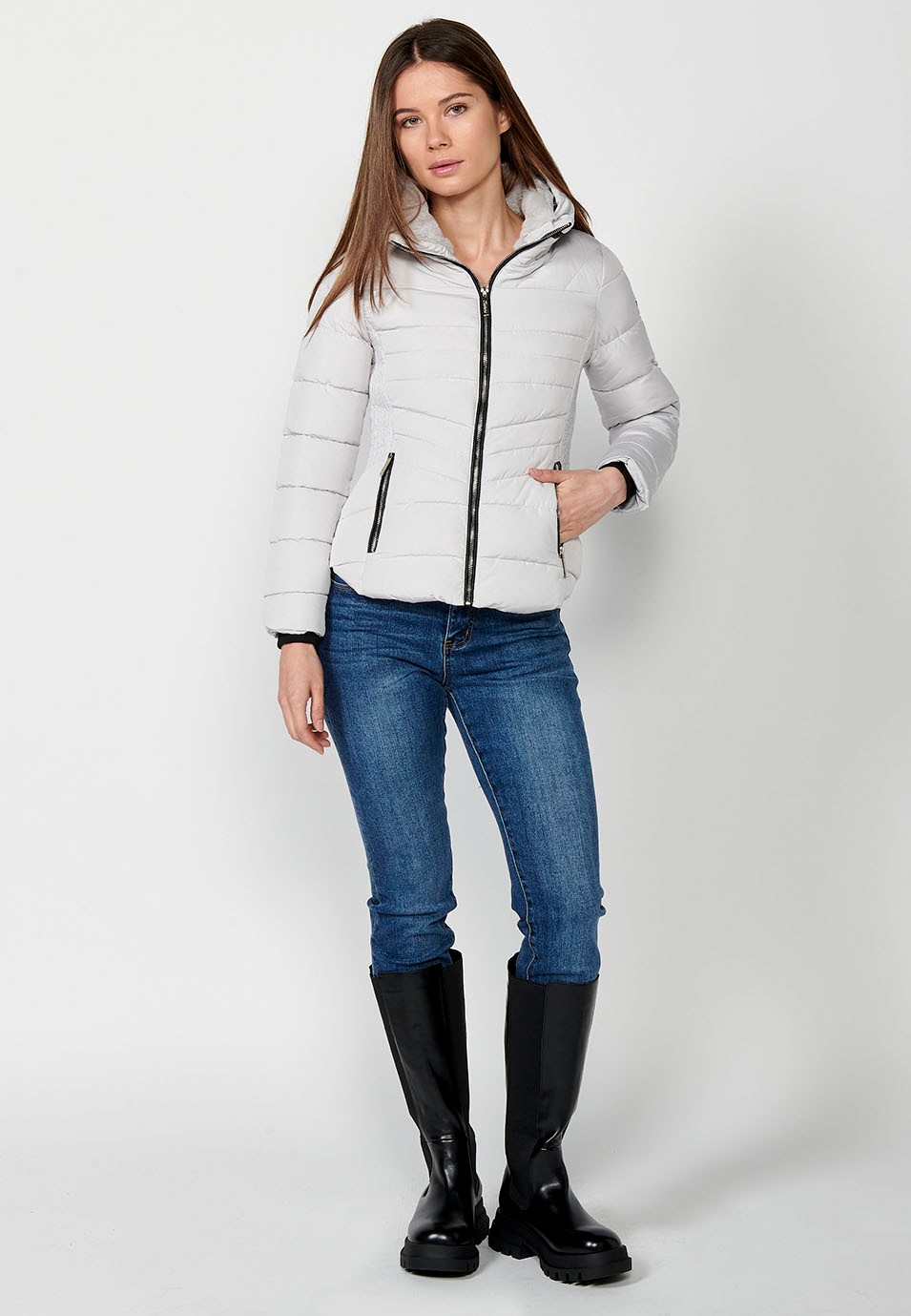 Abrigo Parka acolchada corta de Cuello alto con Cierre delantero con cremallera y Bolsillos de color Gris para Mujer