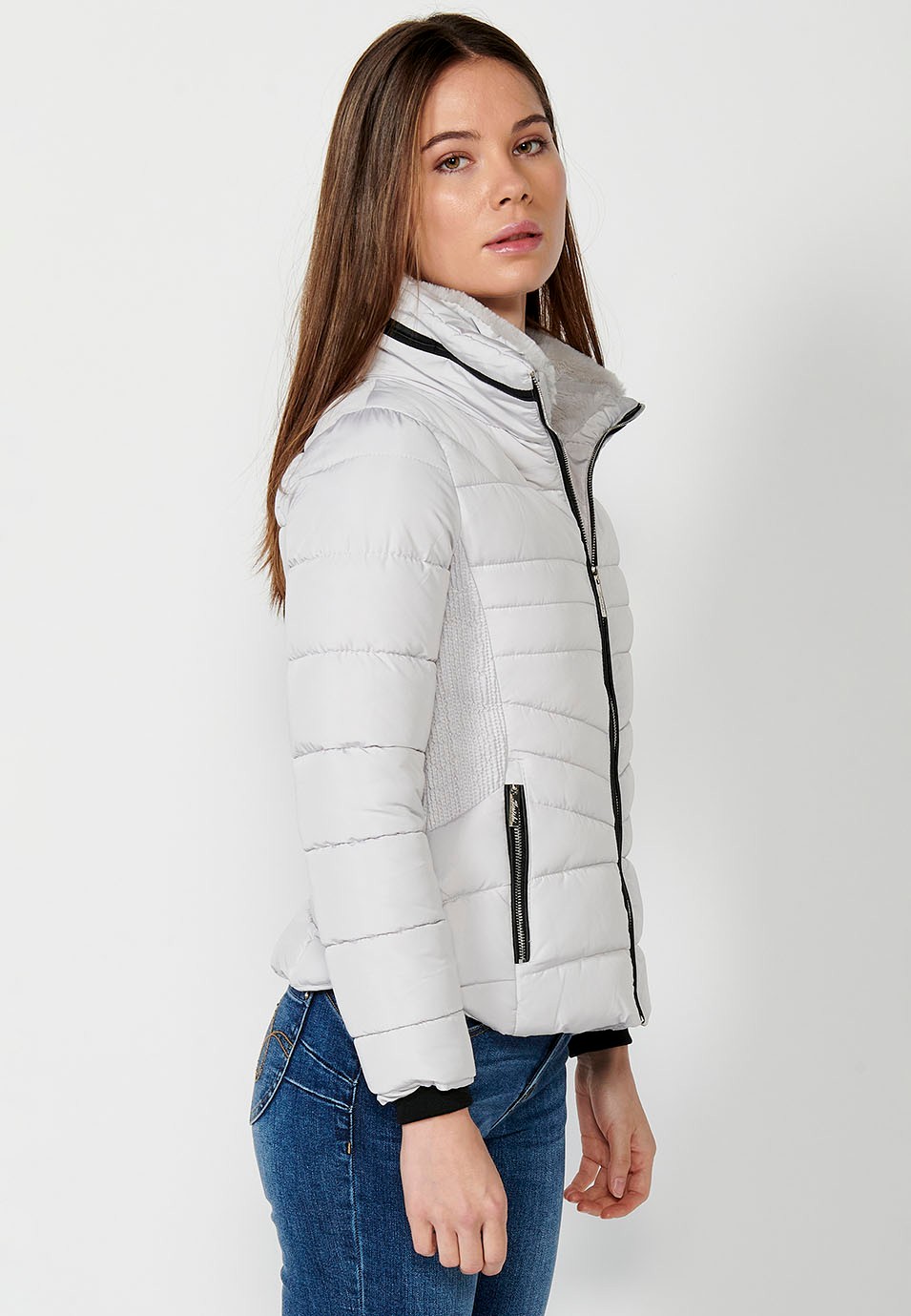 Abrigo Parka acolchada corta de Cuello alto con Cierre delantero con cremallera y Bolsillos de color Gris para Mujer