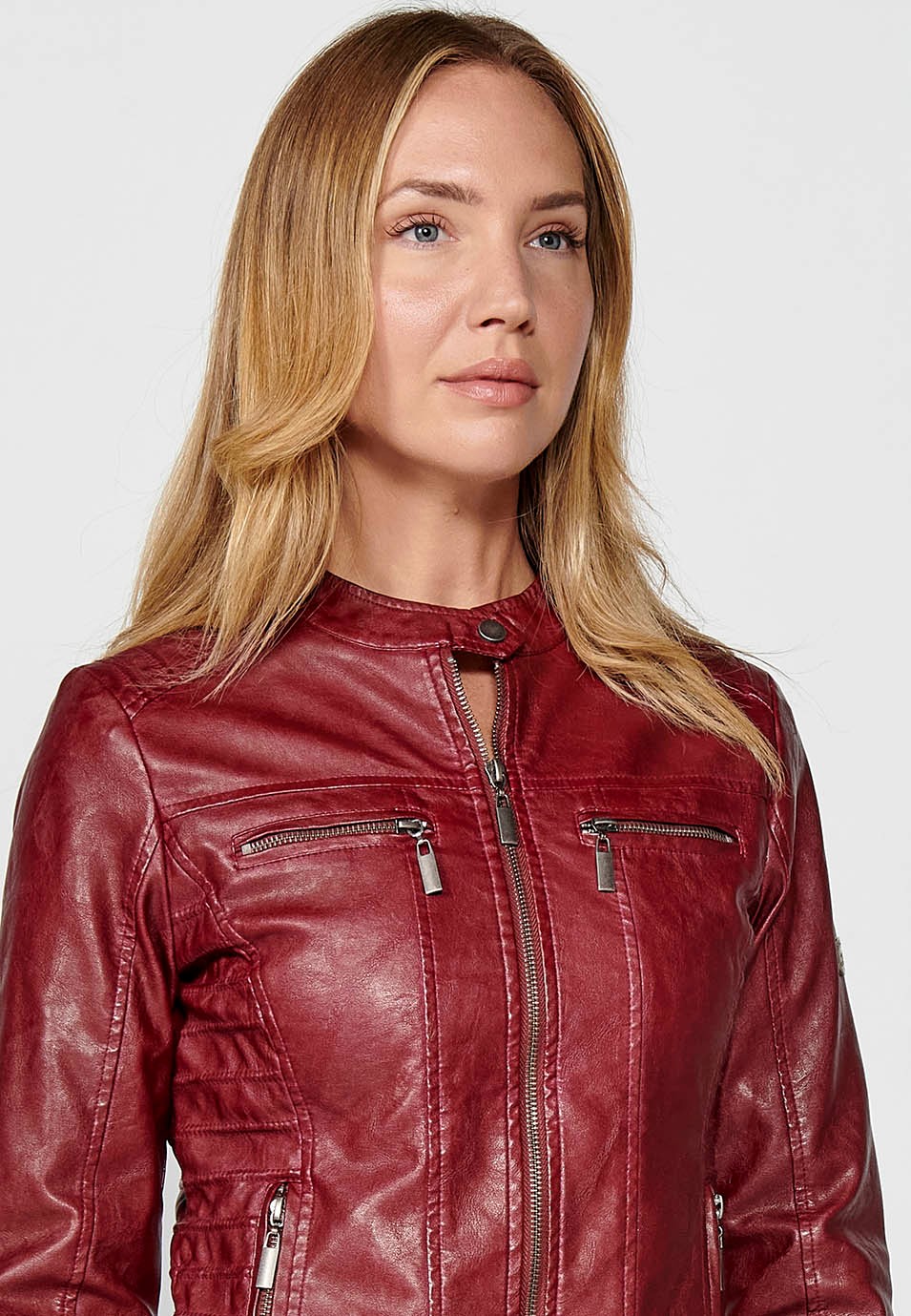 Chaqueta Cazadora estilo motero color granate en polipiel efecto lavado forrada con pelo sintético para Mujer