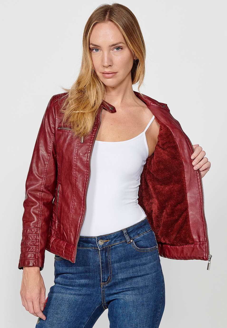 Chaqueta Cazadora estilo motero color granate en polipiel efecto lavado forrada con pelo sintético para Mujer