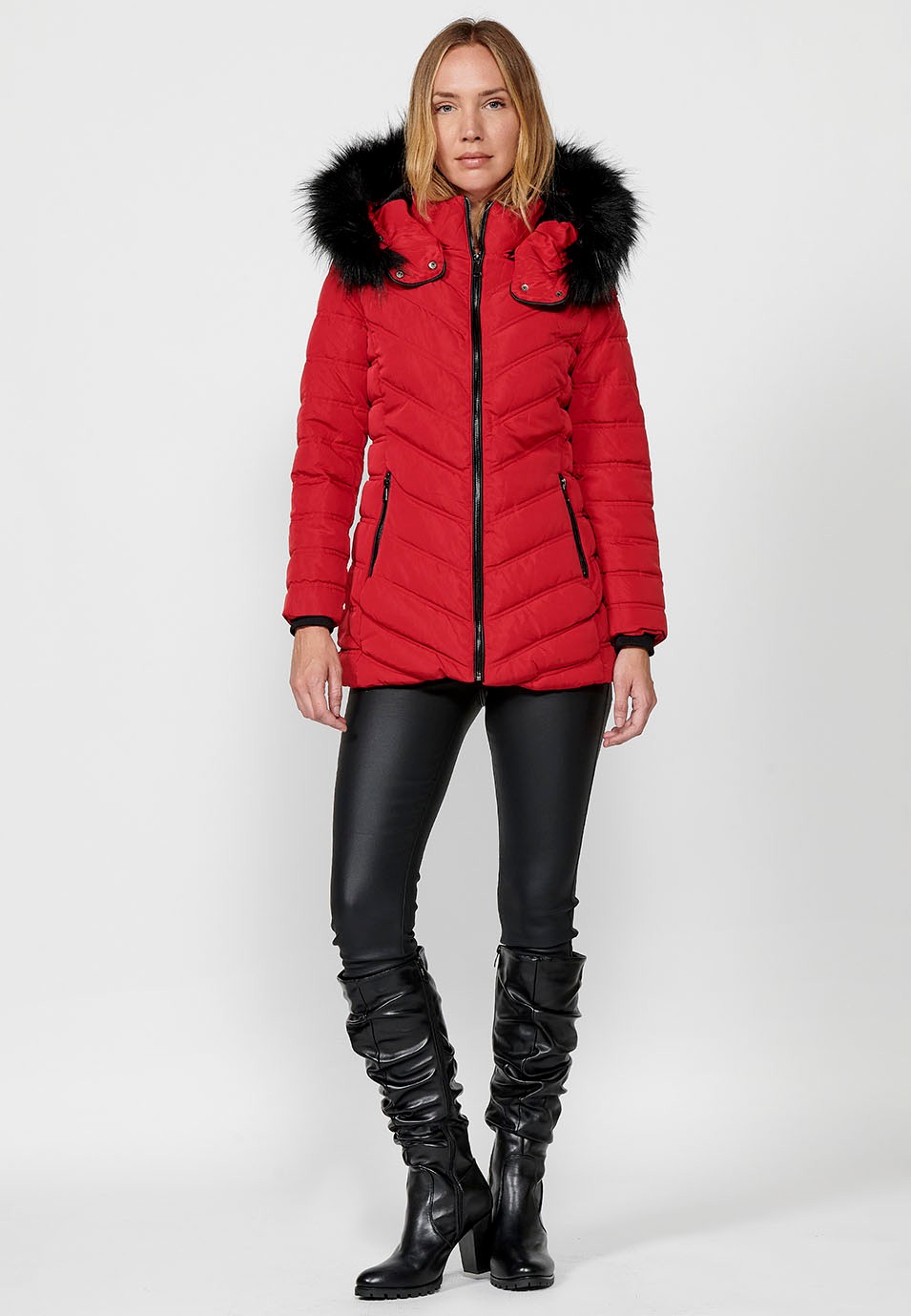 Chaqueta acolchada con cuello con capucha con pelo sintético y cierre delantero con cremallera para mujer de color rojo