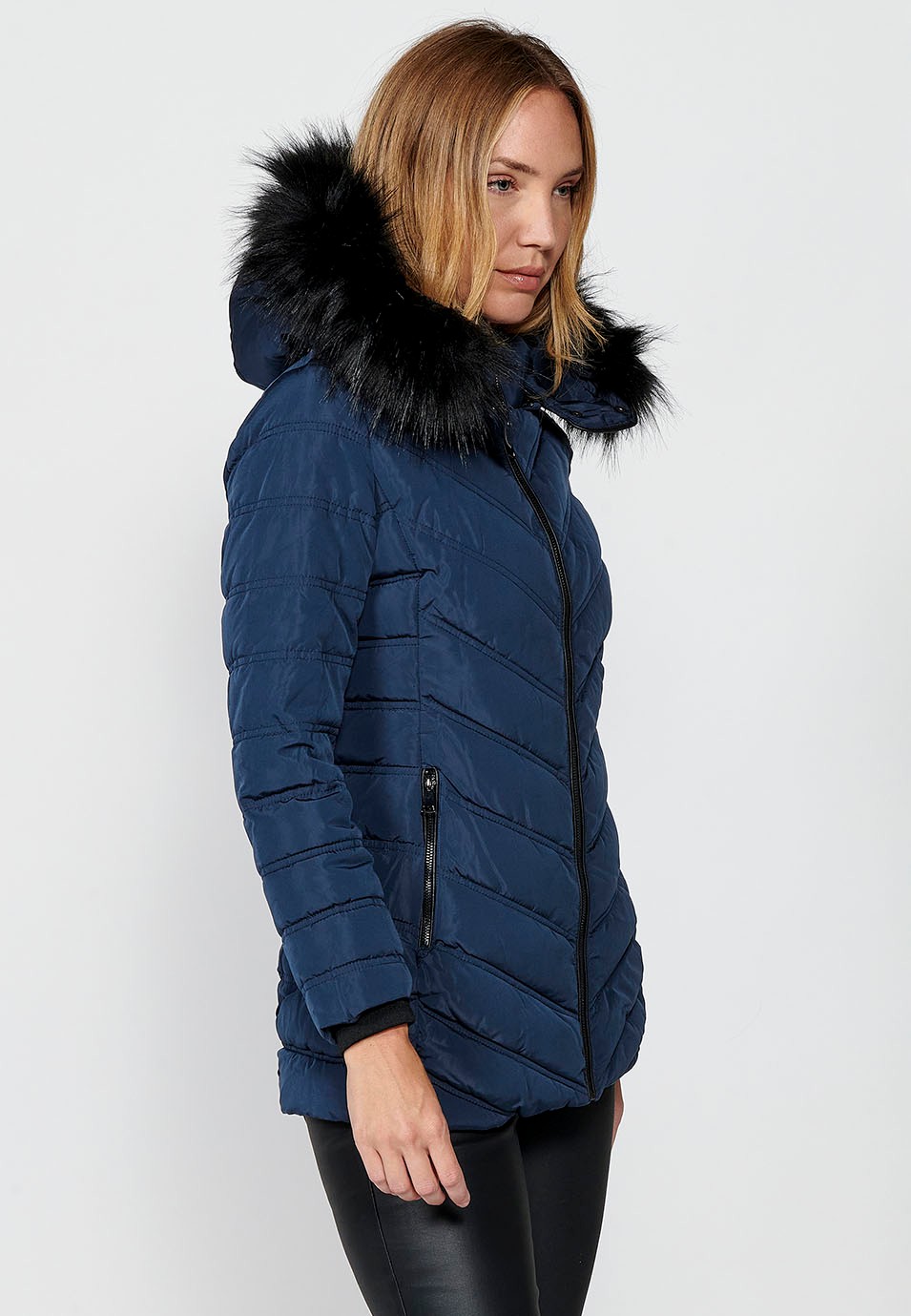 Chaqueta acolchada con cuello con capucha con pelo sintético y cierre delantero con cremallera para mujer de color navy