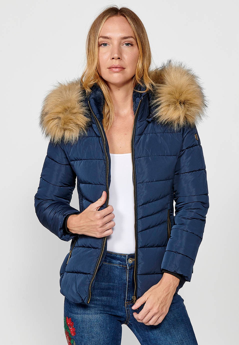 Chaqueta acolchada con cuello y capucha de pelo sintético con cierre delantero y cremallera para mujer de color navy
