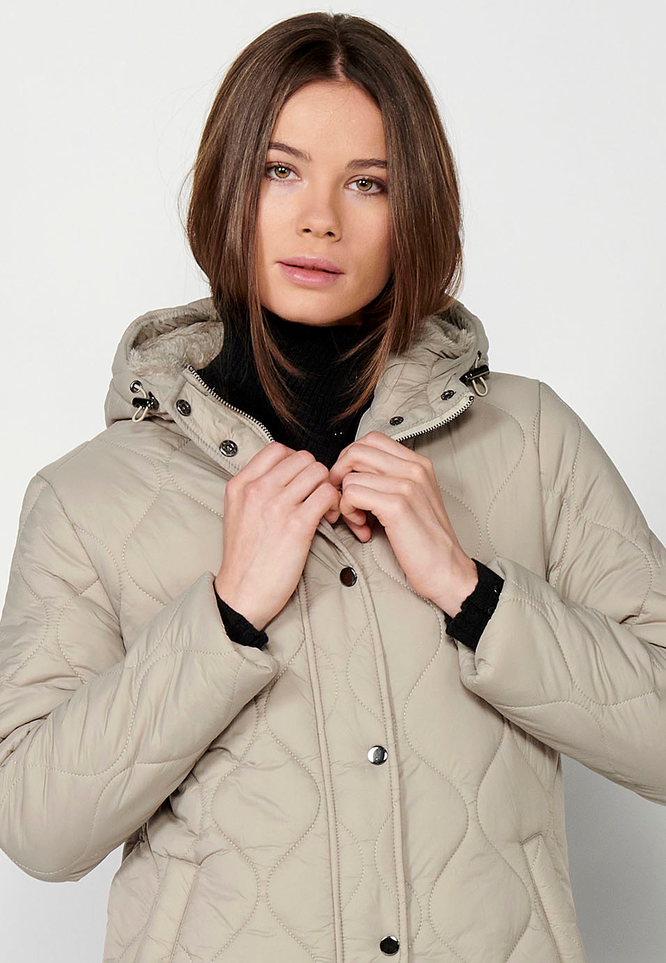 Chaqueta parka larga acolchada con Cierre delantero con cremallera y solapa color Camel para Mujer
