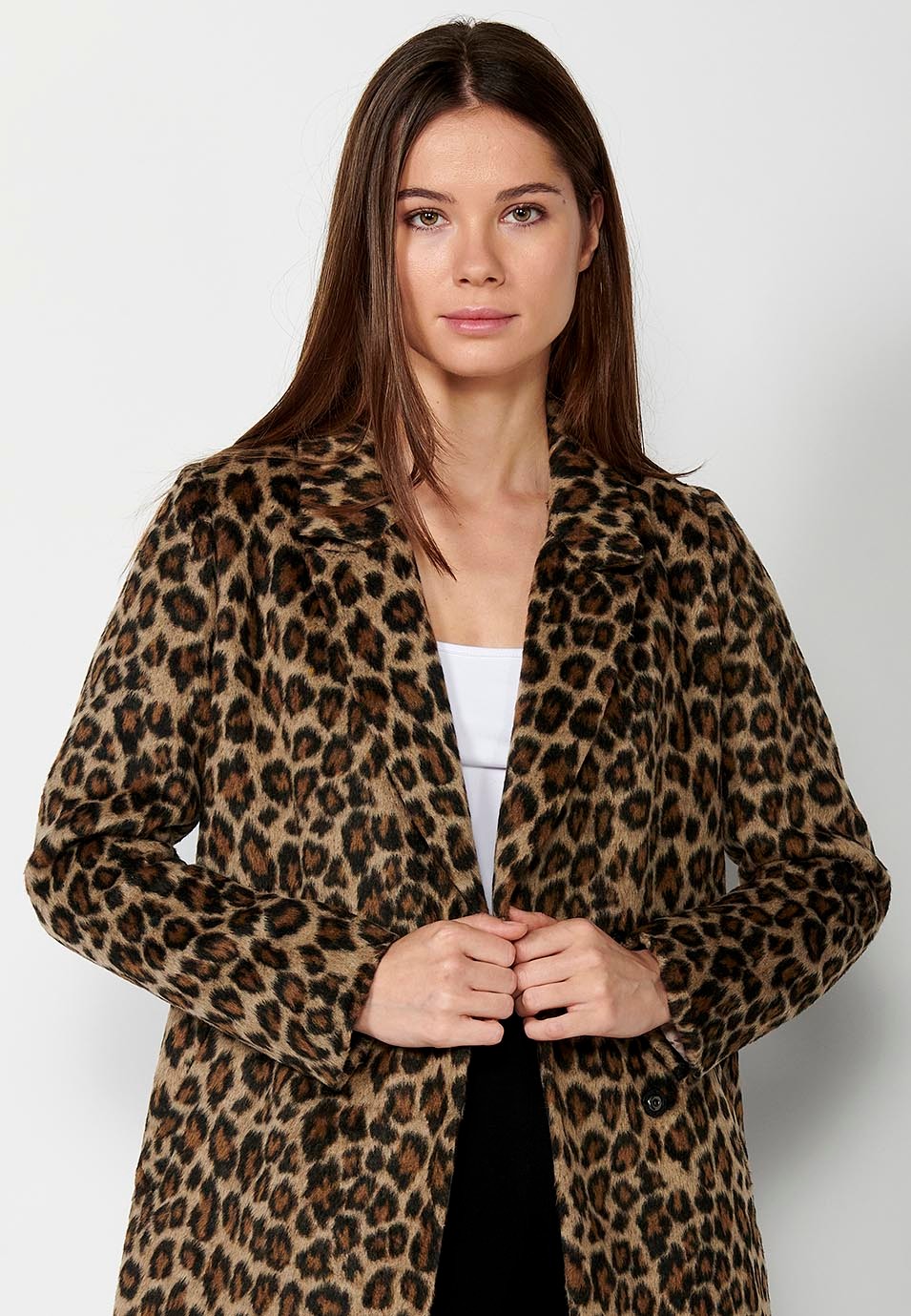 Abrigo corto estampado leopardo forrado con pelo sintetico y cuello con solapa para mujer