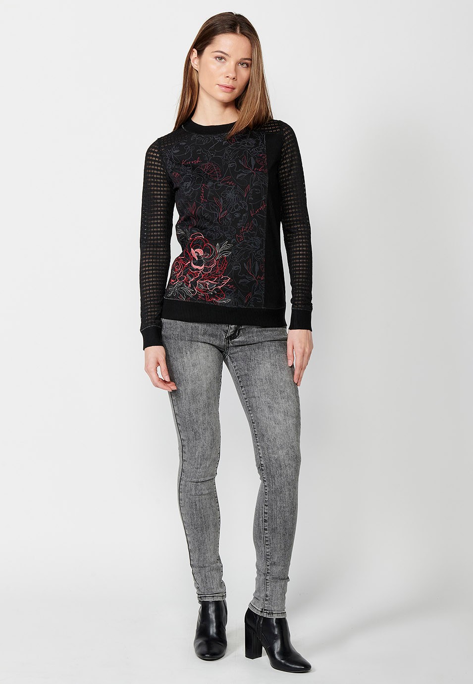 Patchwork T-shirt mixed with long sleeves and round neck with floral print and embroidery in black for women