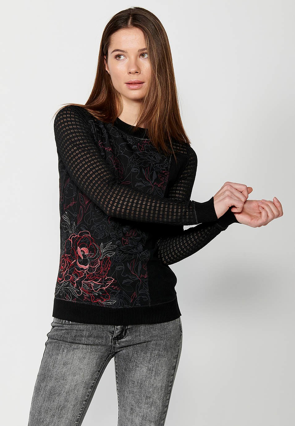 Patchwork T-shirt mixed with long sleeves and round neck with floral print and embroidery in black for women