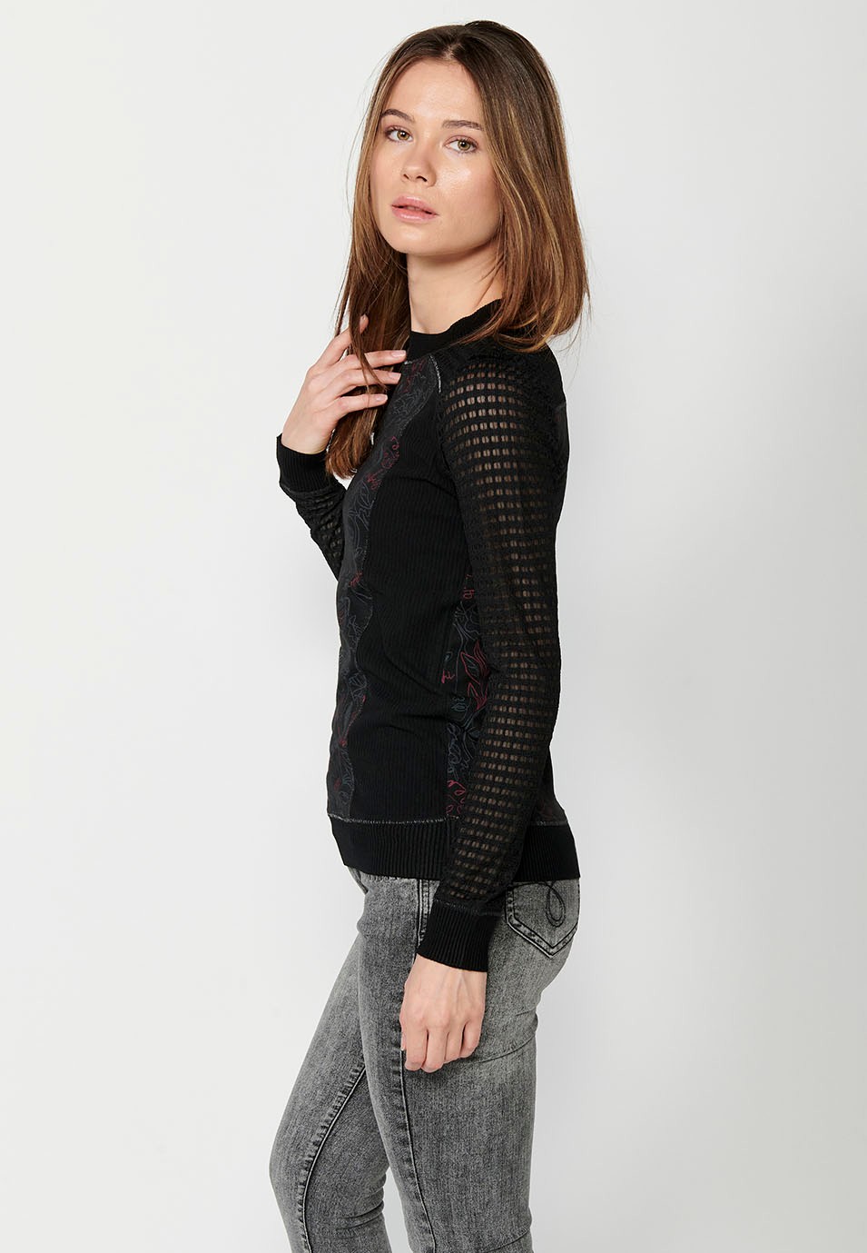 Patchwork T-shirt mixed with long sleeves and round neck with floral print and embroidery in black for women
