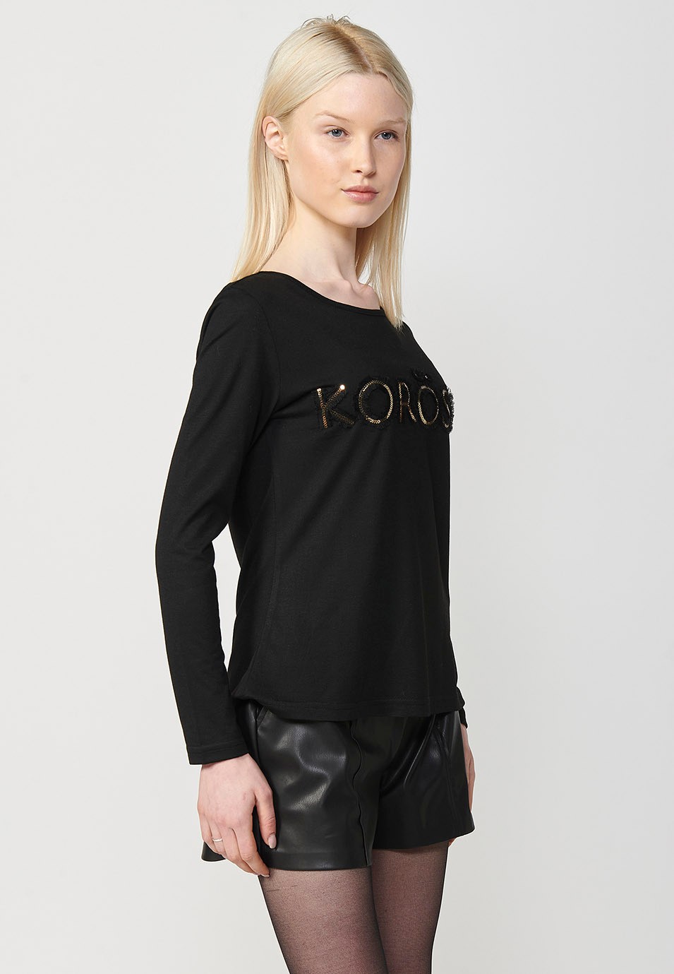 Koröshi Glitter Letter Print Long Sleeve Crew Neck T-Shirt in Black for Women
