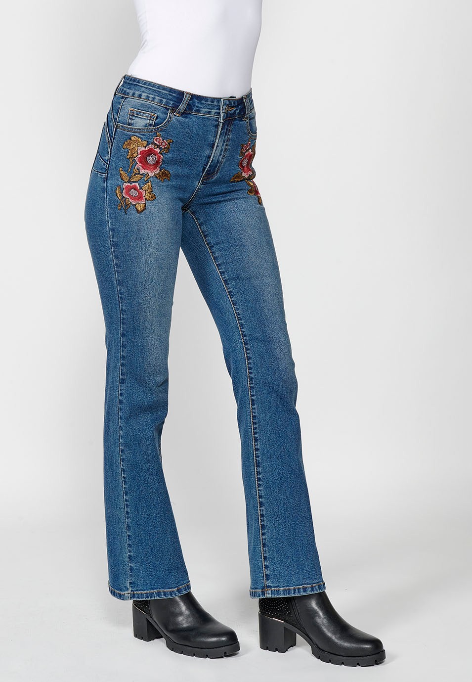 Women's blue flared boot cut denim trousers with five pockets and embroidered flowers on the hip