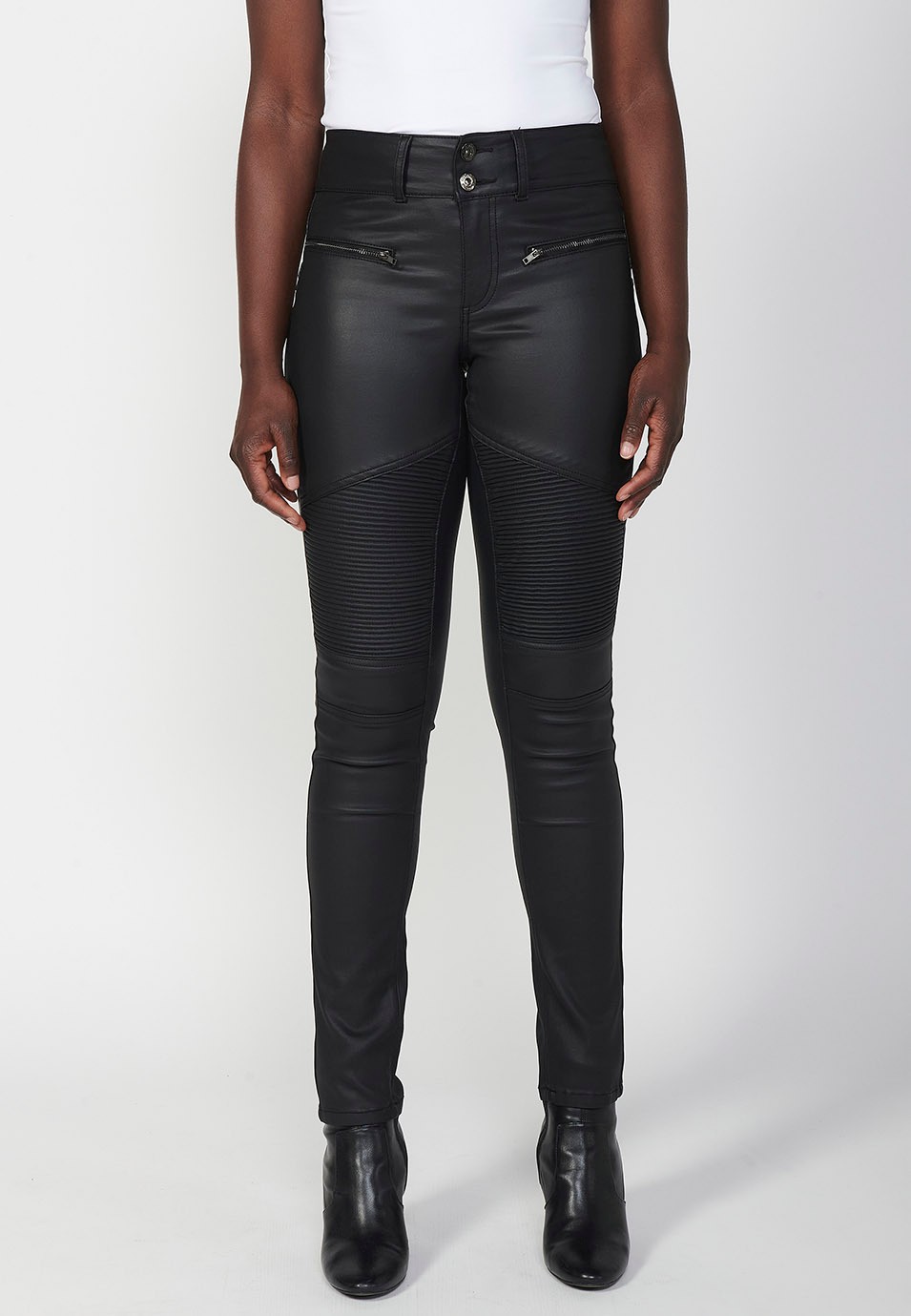 Slim fit denim long trousers with five push-up pockets and front zip and button closure with embroidered details for women in black