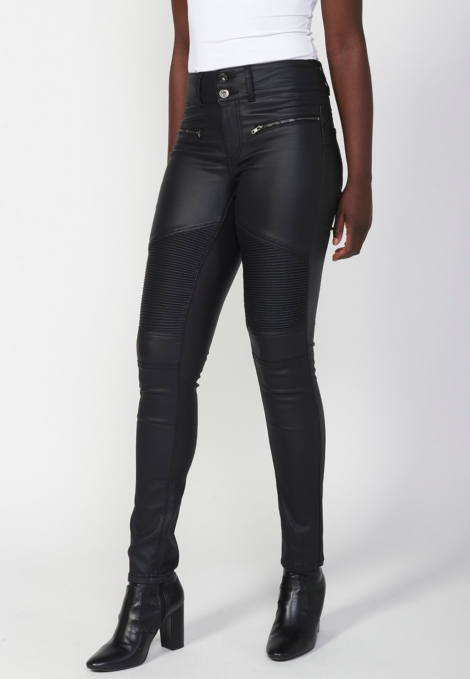 Slim fit denim long trousers with five push-up pockets and front zip and button closure with embroidered details for women in black