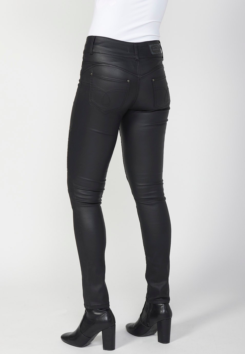 Slim fit denim long trousers with five push-up pockets and front zip and button closure with embroidered details for women in black