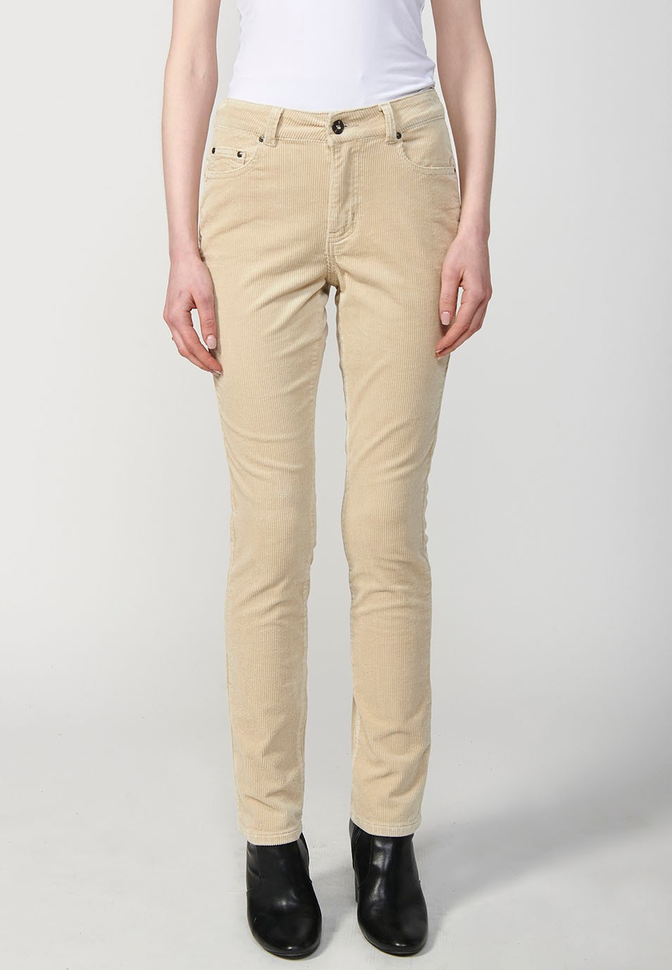 Pantalón de pana regular push up con cinco bolsillos para mujer de color crudo