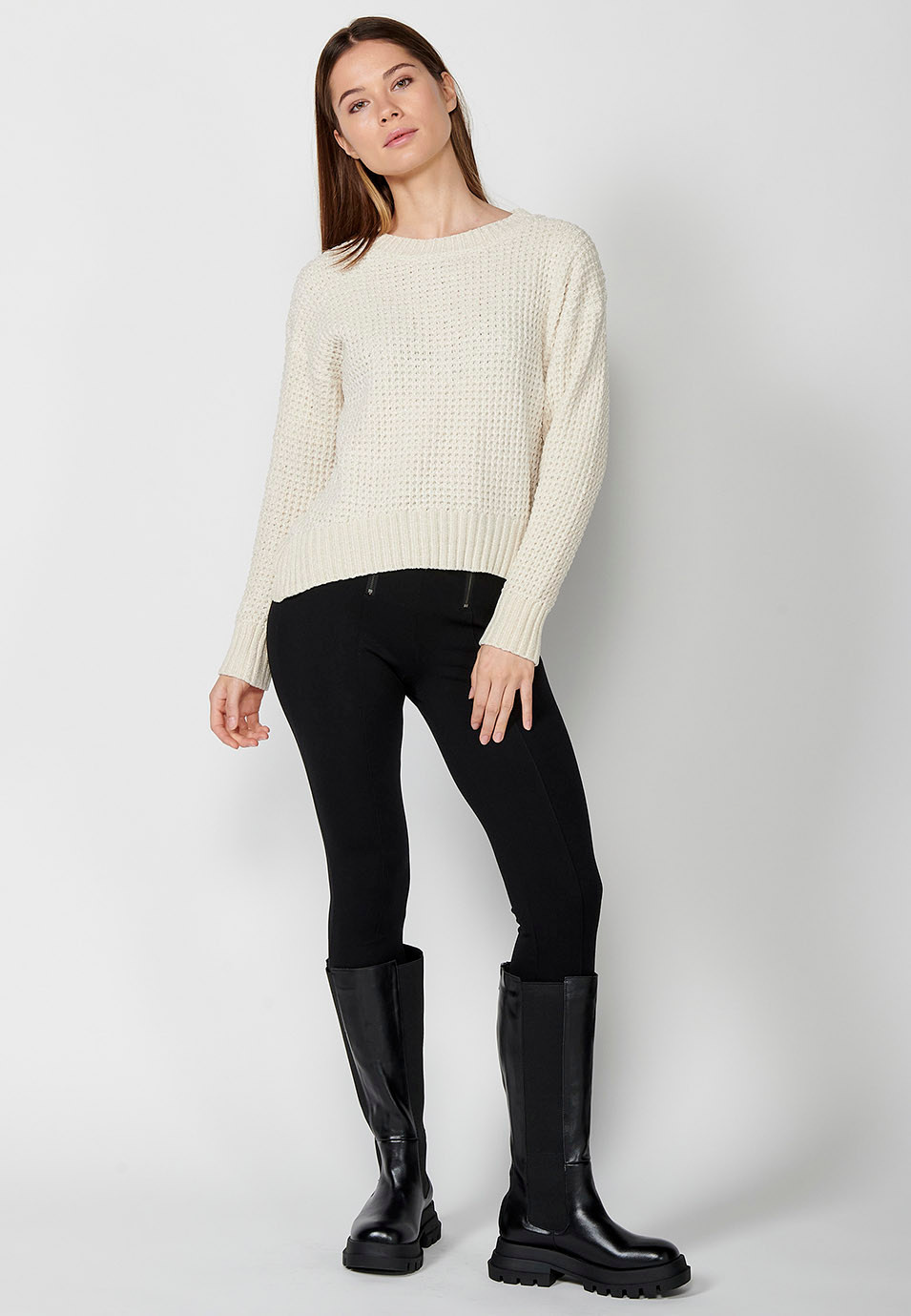 Jersei coll rodó i canalé ample als baixos per a dona en color cru