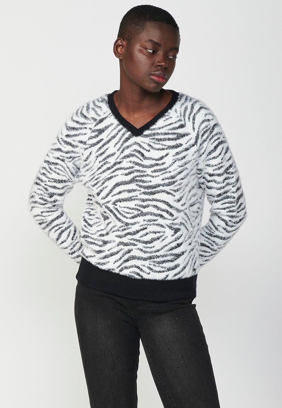 Jersei punt tricot de màniga llarga amb Coll de bec, estil jacquard de zebra en blanc i negre per a Dona