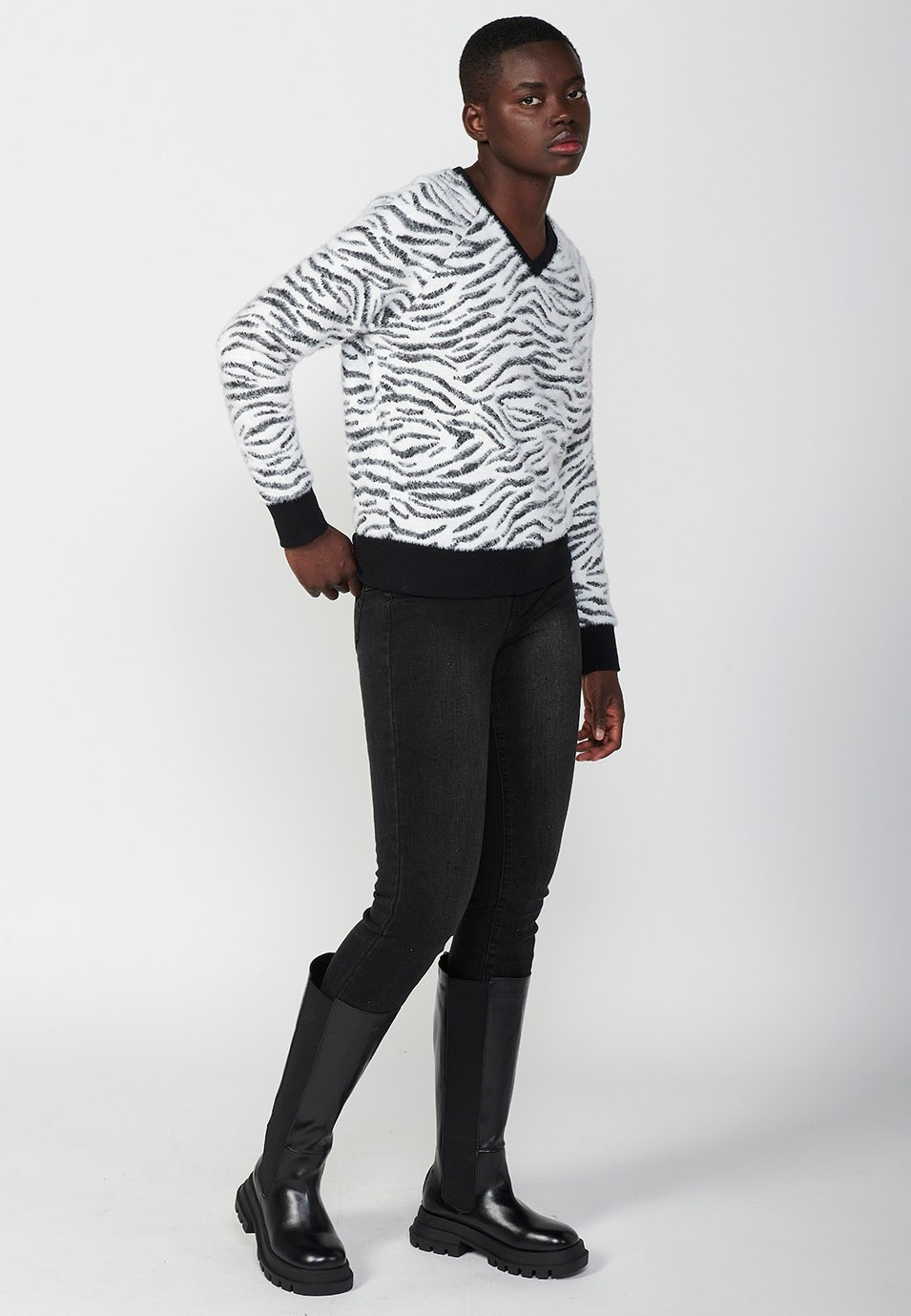 Jersei punt tricot de màniga llarga amb Coll de bec, estil jacquard de zebra en blanc i negre per a Dona