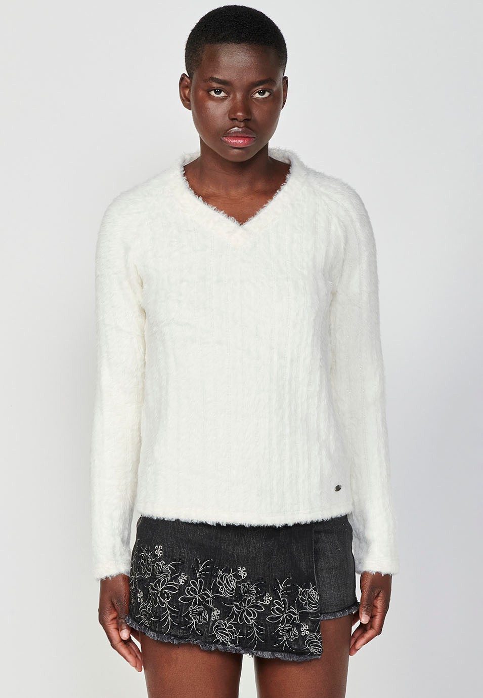 Jersei tricot de màniga llarga amb Coll bec i efecte pèl amb mini ratlles de lurex en color cru per a Dona