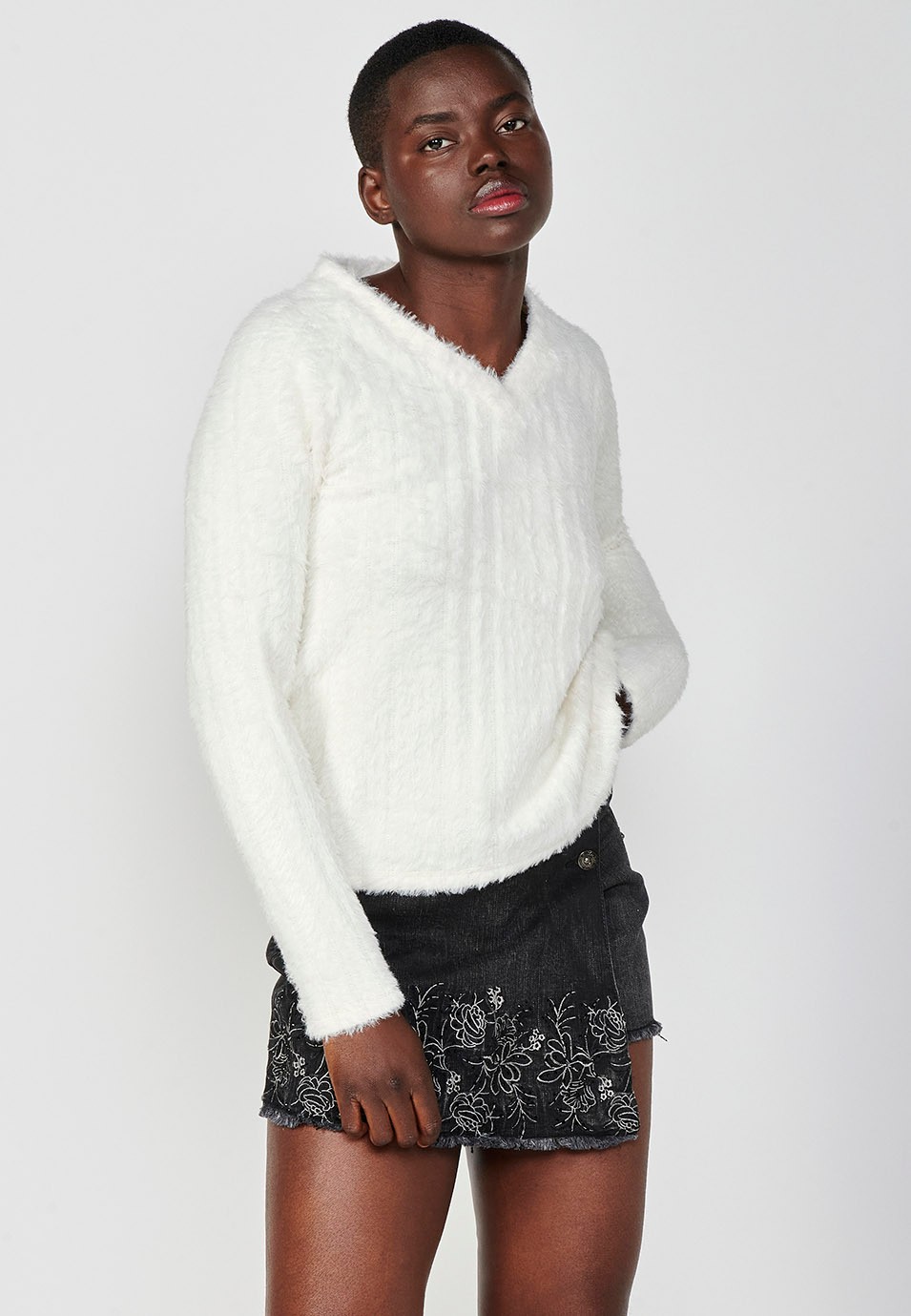 Jersei tricot de màniga llarga amb Coll bec i efecte pèl amb mini ratlles de lurex en color cru per a Dona